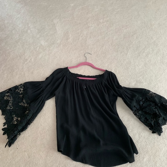 On or off the shoulders - Picture 2 of 4